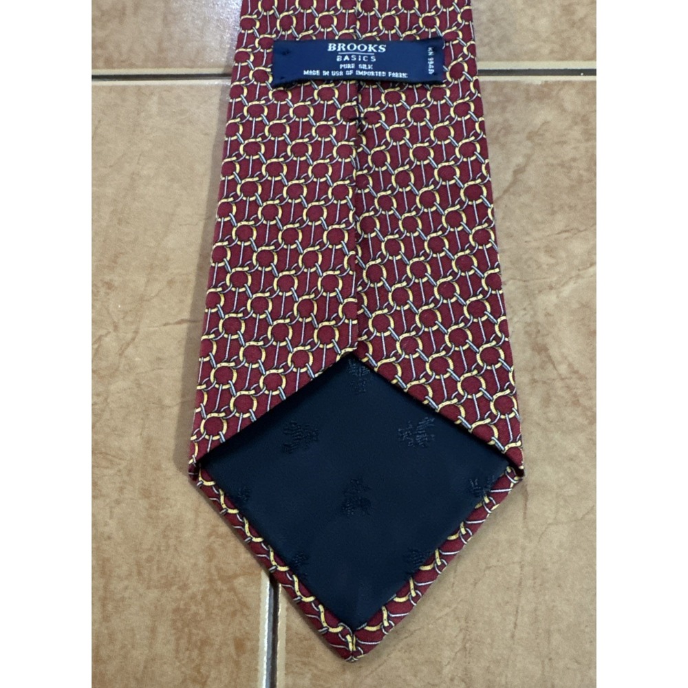 BROOKS BROTHER Basics 100% Silk Red Gold Chain‎ Link Tie USA Made